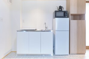 Apartment, Non Smoking (401, 3 people) | Private kitchen | Fridge, microwave, stovetop