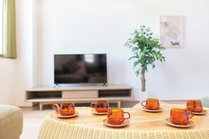 Flat-screen TV - Liverty Place Nakano (Tokyo)