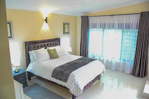 3 chambres, fer et planche à repasser, Wi-Fi gratuit, draps fournis