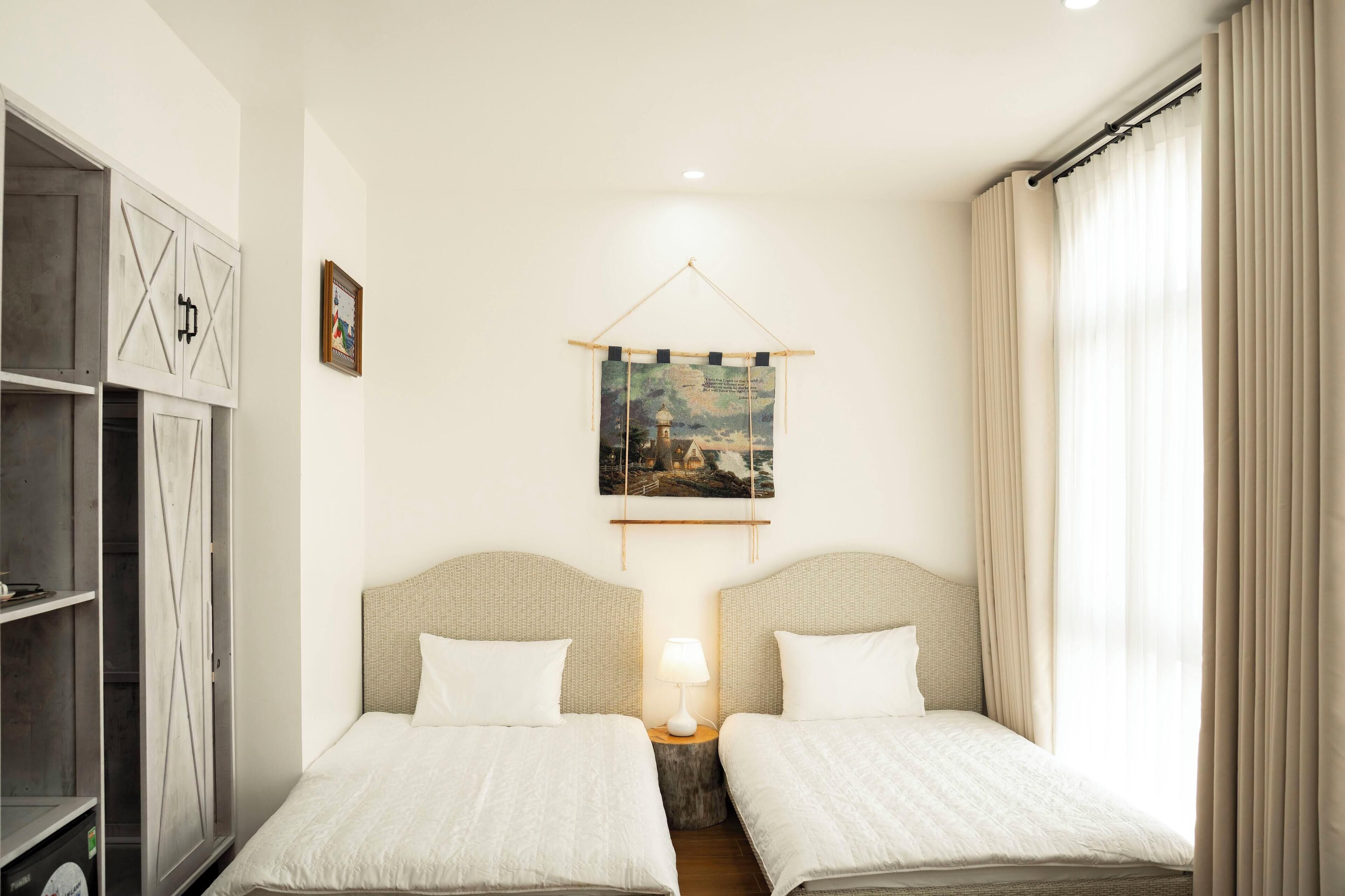 WiFi (無料)、ベッドシーツ