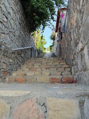 A stone staircase leading up to a building with a metal handrail on the left. - Villa Beyaz İnci Dalaman-Villa White Pearl Dalaman (Dalaman)
