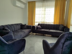 Superior Villa, Mountain View | Living room