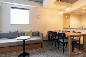 Deluxe Apartment | Free WiFi, bed sheets