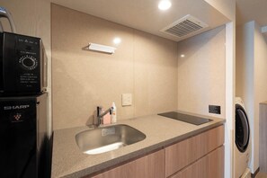 Fridge, microwave, stovetop, rice cooker - stayme THE HOTEL Asakusa Riverside (Tokyo)