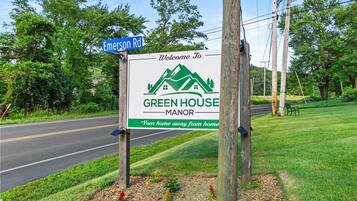 Enceinte de lâhĂ©bergement