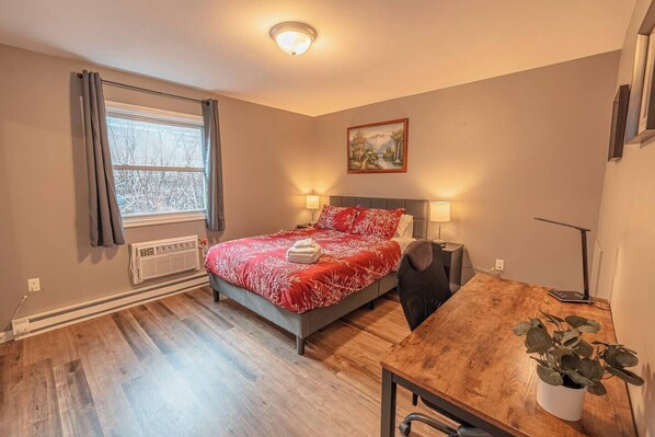 2 bedrooms, desk, iron/ironing board, travel cot