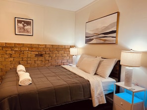 4 bedrooms, WiFi, bed sheets
