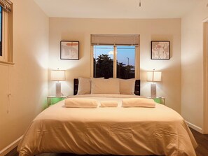 4 bedrooms, WiFi, bed sheets