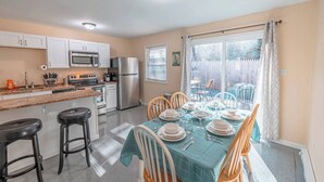 Private kitchen - Near Hiking & Water Parks!*Wi-Fi*Fireplace*Patio* (Saylorsburg)