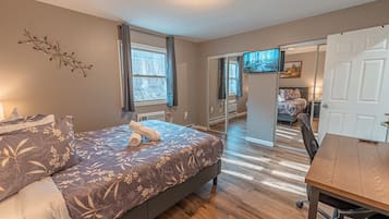 4 bedrooms, desk, iron/ironing board, travel crib
