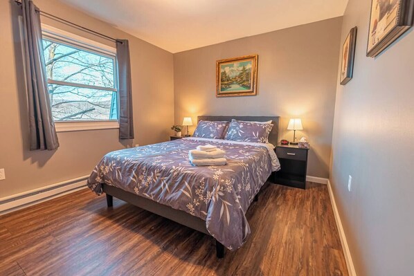 4 bedrooms, desk, iron/ironing board, travel cot