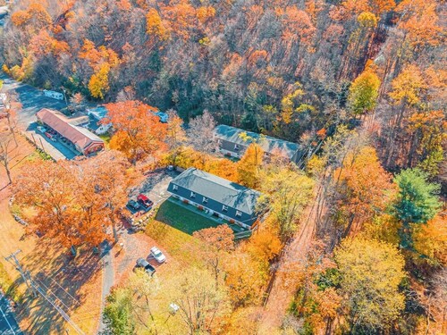 2 Townhomes near Hiking & Fun!*Fireplace*Patio*