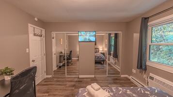 4 bedrooms, desk, iron/ironing board, travel crib