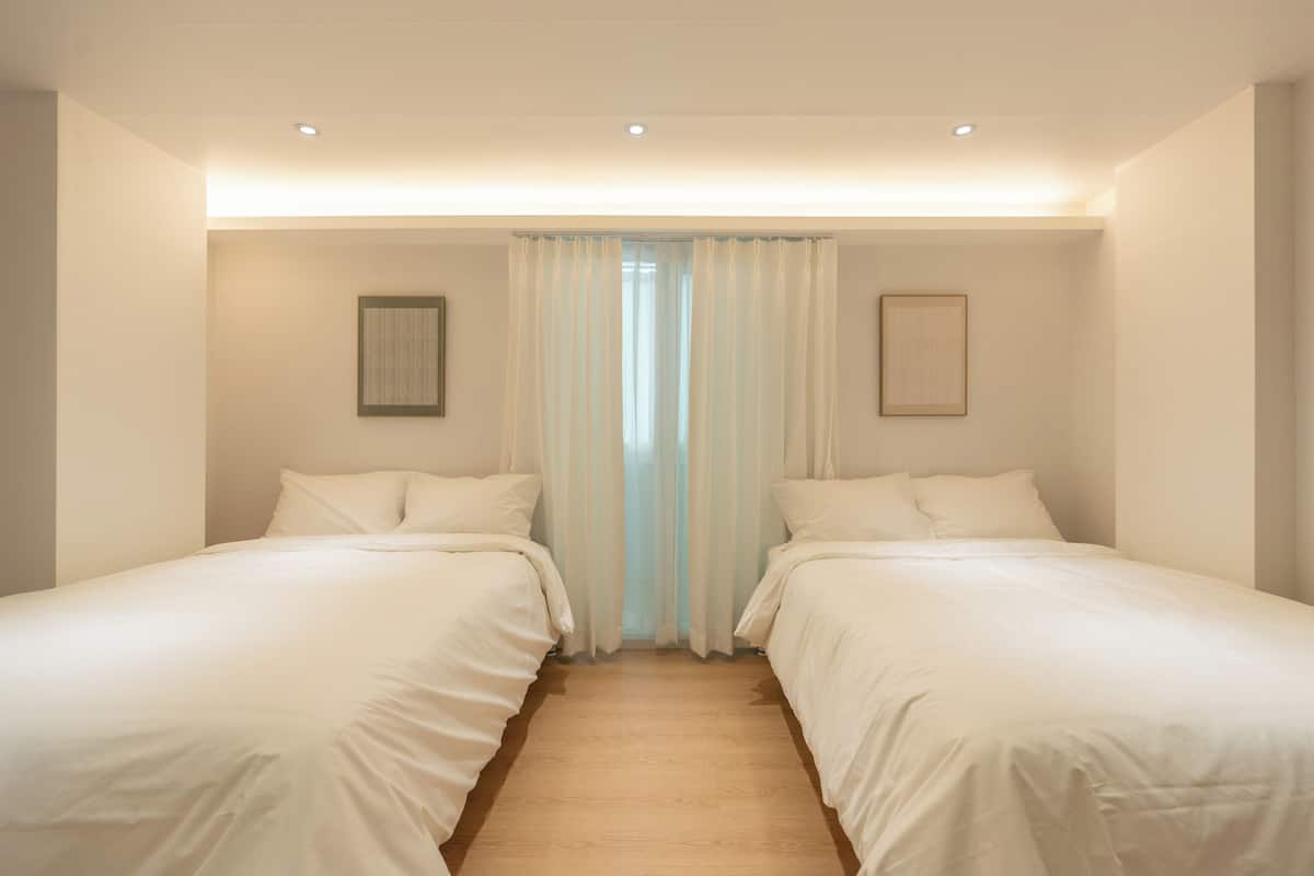 Family Twin Room | Soundproofing, WiFi (free), bed sheets
