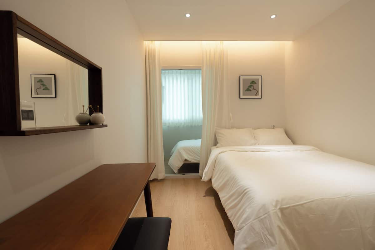 Sistema de insonorización, wifi gratis y ropa de cama