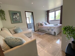 2 chambres, fer et planche à repasser, Wi-Fi, draps fournis