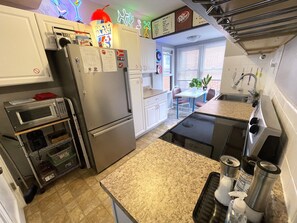 Private kitchen - Neon Dreamz Bright and Colorful 80's for 2 adults (St. Louis)
