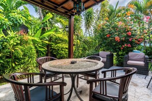 ดีลักซ์วิลล่า | ลานระเบียง/นอกชาน