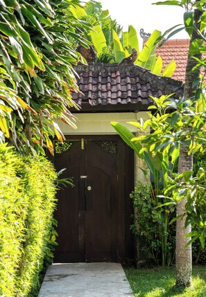 ด้านหน้าที่พัก