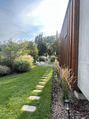 Property grounds - Modern Tiny Cabin on Town Square | Near White Pass (Tieton)