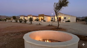 Baja Toscana Private Wine Country Retreat | Bagno | Doccia, asciugamani, sapone, shampoo