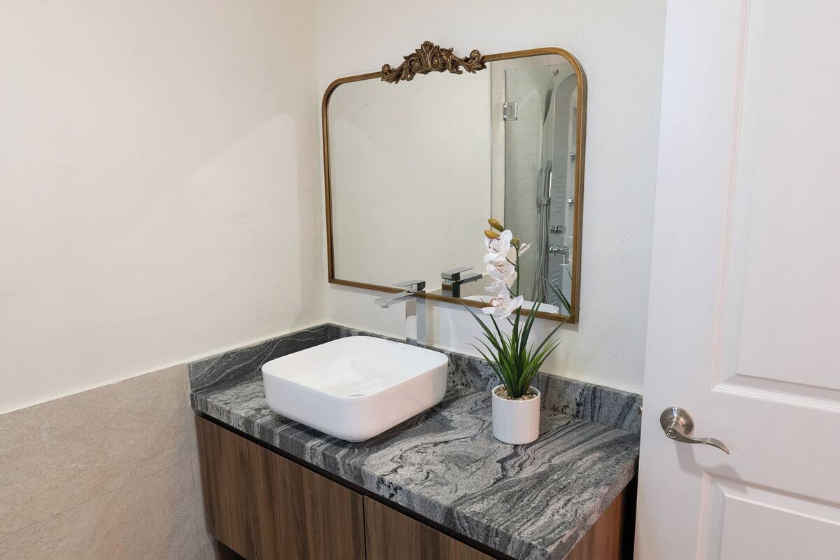 Deluxe Villa, Mountain View | Bathroom | Shower, towels, soap, shampoo