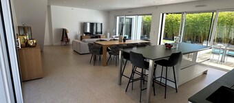 4-bedroom house with pool