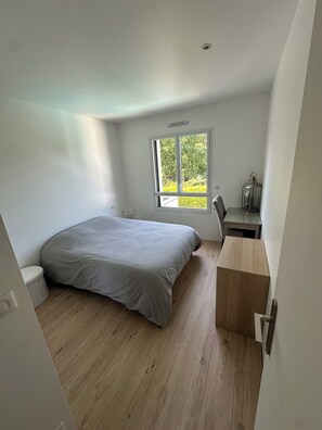 4 chambres, fer et planche à repasser, Wi-Fi, draps fournis