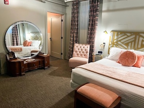 1 slaapkamer, een strijkplank/strijkijzer, gratis wifi, beddengoed