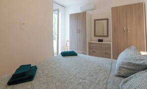 1 chambre, fer et planche à repasser, Wi-Fi, draps fournis
