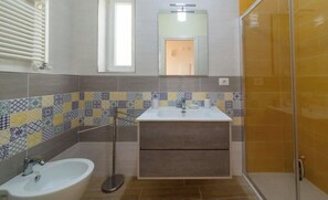 Serviettes fournies, savon, papier toilette