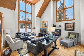 TV, fireplace - New! Updated Home w/ Private Hot Tub (Mountain Village)