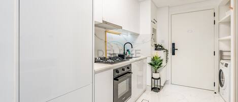 Fridge, microwave, oven, stovetop