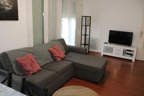 Unclassified image, 4 of 11, button