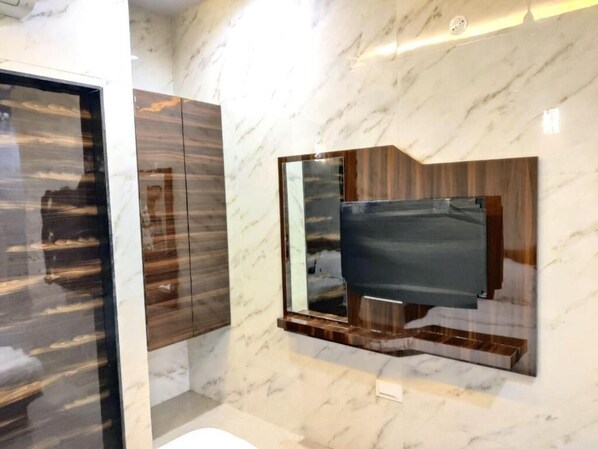 Ảnh chưa phân loại, 1 trong số 28 ảnh, nút