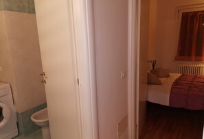 Doccia, asciugacapelli, bidet, asciugamani