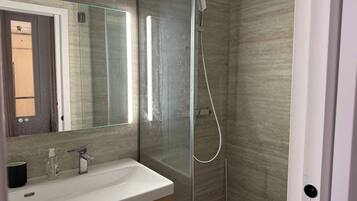 Apartment | Bathroom