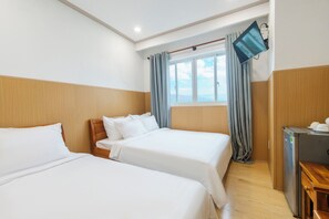 Family Quadruple Room | Laptop workspace, free WiFi, bed sheets - Cherry Bean Hotel  (Phu Quoc)