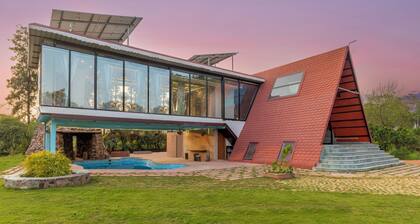 ELIVAAS 3 BHK Handa's Getaway with pool
