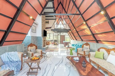 ELIVAAS 3 BHK Handa's Getaway with pool