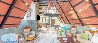 ELIVAAS 3 BHK Handa's Getaway with pool