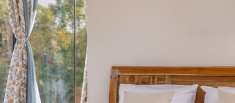 ELIVAAS 3 BHK Handa's Getaway with pool