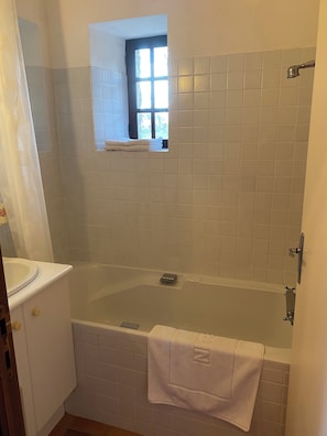 Douche, serviettes fournies