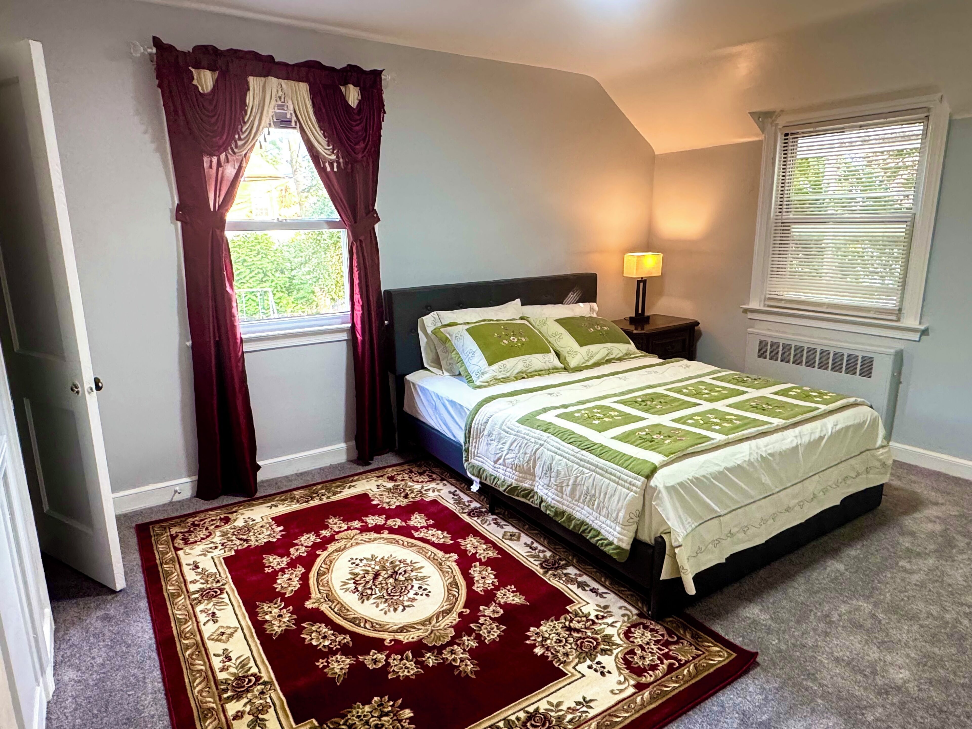 4 camere, una scrivania, ferro/asse da stiro, Wi-Fi gratuito