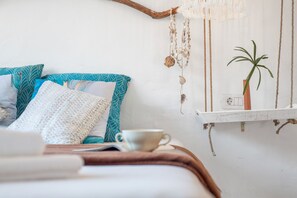 WiFi, bed sheets