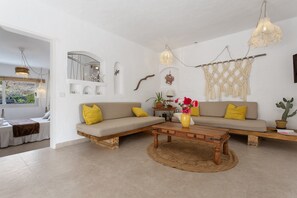 TV - Holiday Home 'Casa Azul' with Sea View, Private Terrace & Wi-Fi (Las Palmas)