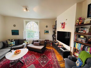 Living room - Room-cozy and Comfortable Double Bedroom (London)