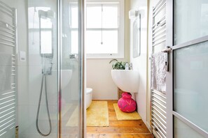 Shared Dormitory, 1 Bedroom, Patio, Garden View | Bathroom