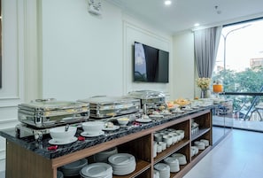Free daily full breakfast