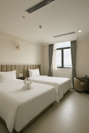 Minibar, két bảo mật tại phòng, bàn